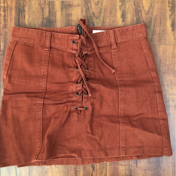 Brown laced skirt - Picture 1 of 2